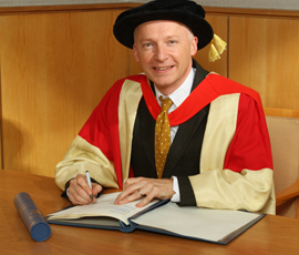 Marcus du Sautoy received an Honorary Doctorate from Queen Mary in 2012