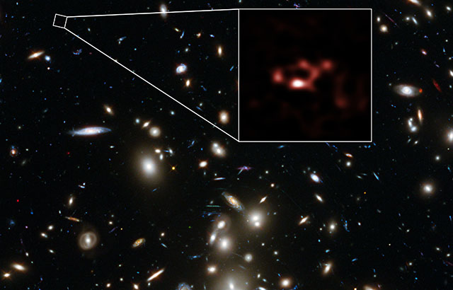 Spectacular view of the rich galaxy cluster Abell 2744 with A2744_YD4 highlighted (c) ALMA (ESO/NAOJ/NRAO), NASA, ESA, ESO and D. Coe (STScI)/J. Merten (Heidelberg/Bologna)