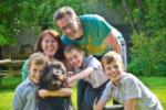 The Davis family: (L-R) Edward, Cheryl, Miles, Dad, Lucas – © Brain Tumour Research