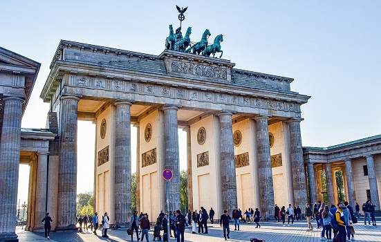 Berlin brand-front-of-the-brandenburg-gate