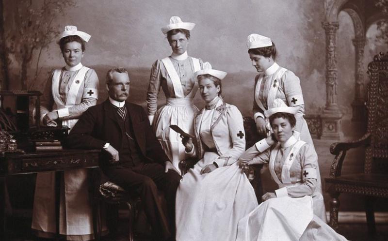 A doctor with five nurses. Photograph by Lafayatte (credit: Wellcome Collection)