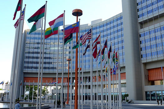 Flags outside of the United Nations