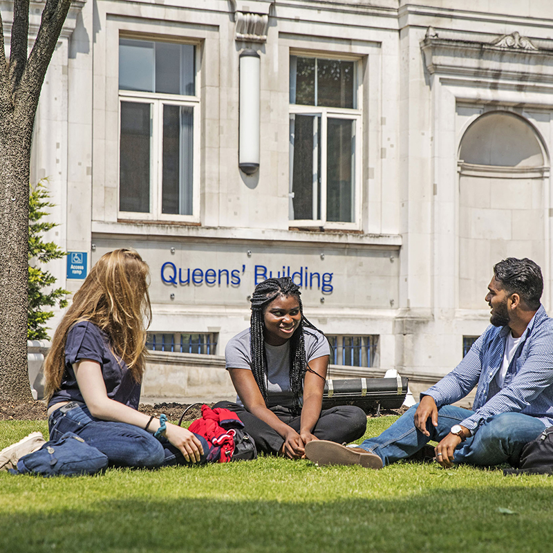 Students outside Queens' building