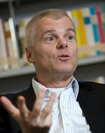 Head and shoulders image of Professor Dr Hans van den Hurk speaking
