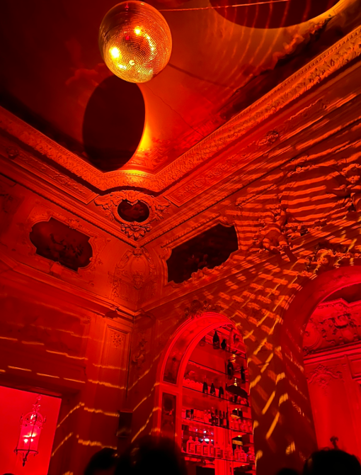 Photo of Le Carmen Paris nightclub with red lights inside