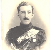 Photographic portrait of Francis Grenfell in military uniform