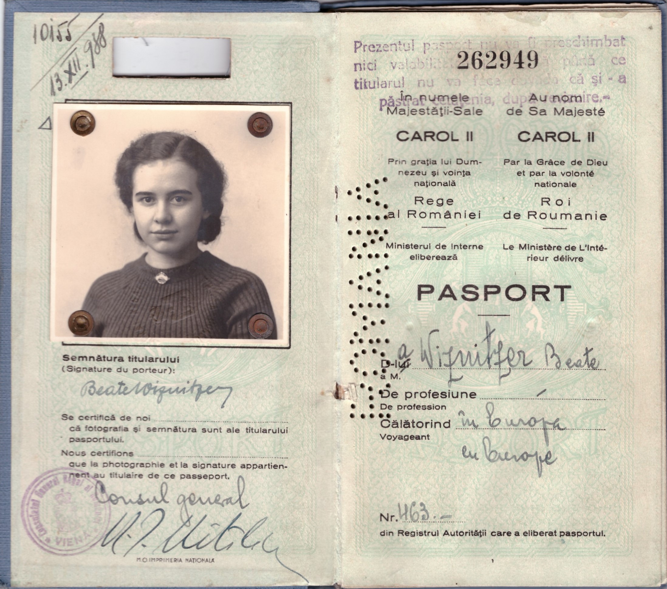 Passport of alumnus Andrew Popperwell's late mother, Beate Popperwell (nee Wiznitzer, 1924-2001)