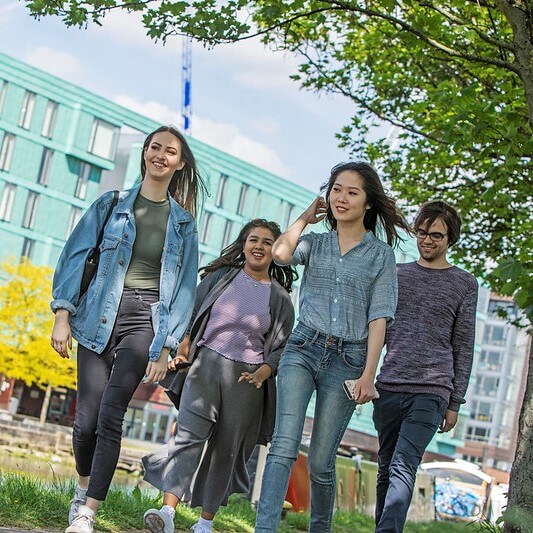 QMUL Students on campus