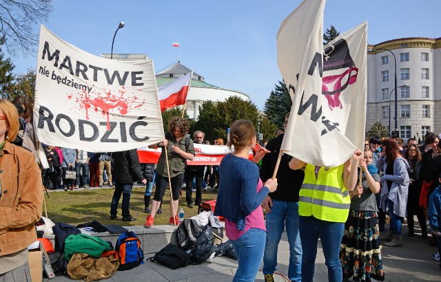 People protesting against stricter abortion laws in front of the Polish parliament.