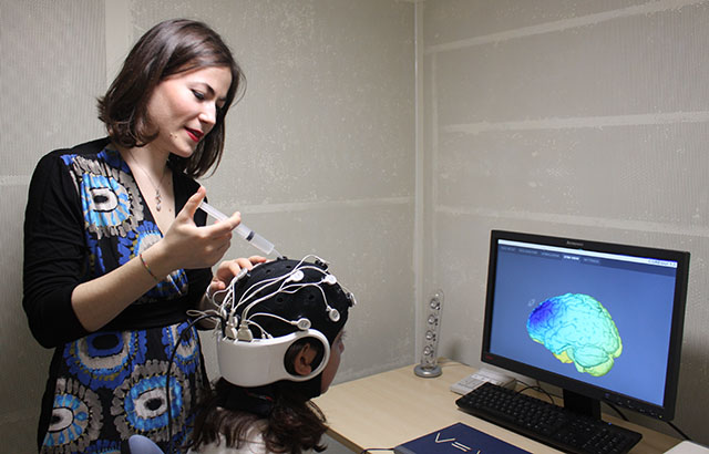 EEG AND tACS in use