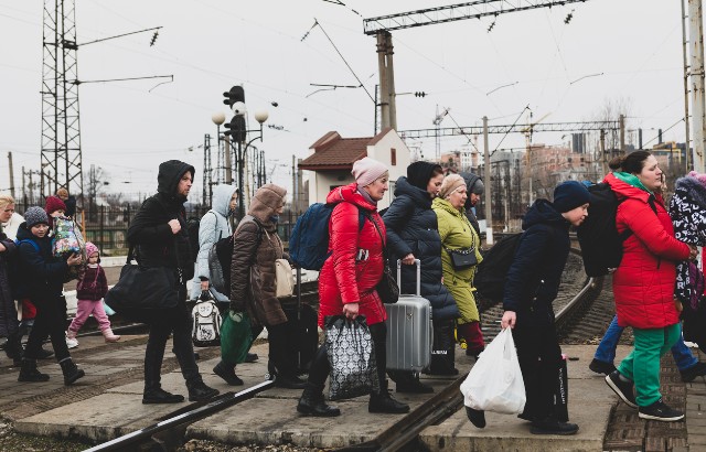 Ukrainians arriving at the train station in Lviv, Ukraine. Credit: istock.com/Joel Carillet