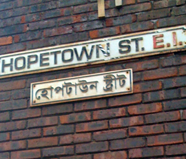 A street sign in the Brick Lane area, with Bengali translation