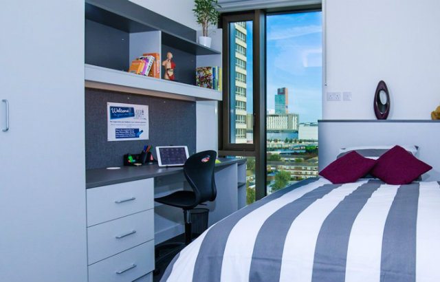 A bedroom in Queen Mary's Aspire Point accommodation in Stratford