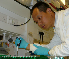 Dr Yong-Jie Lu in the laboratory