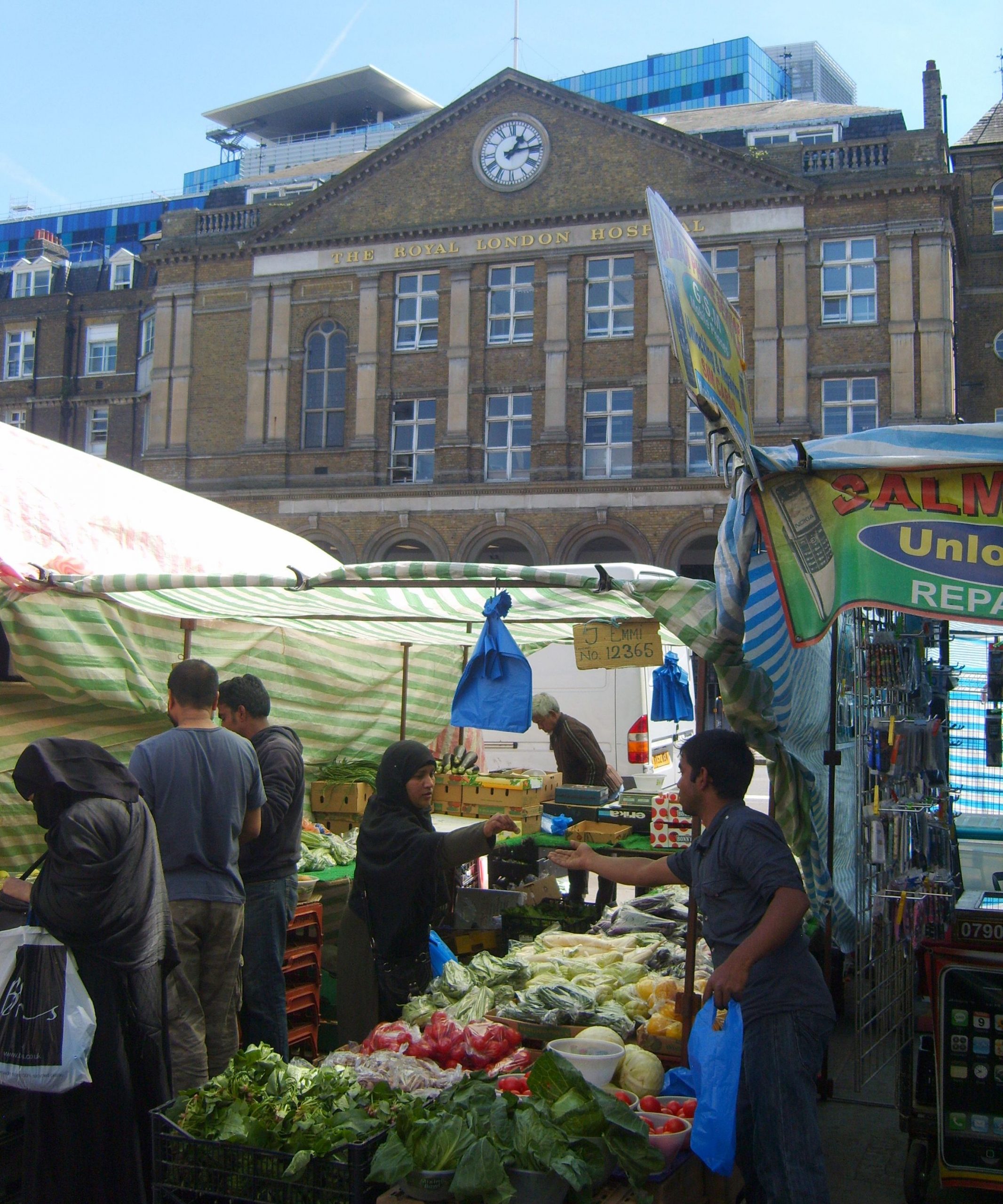 Photo of Whitechapel Market with London Hospital in background