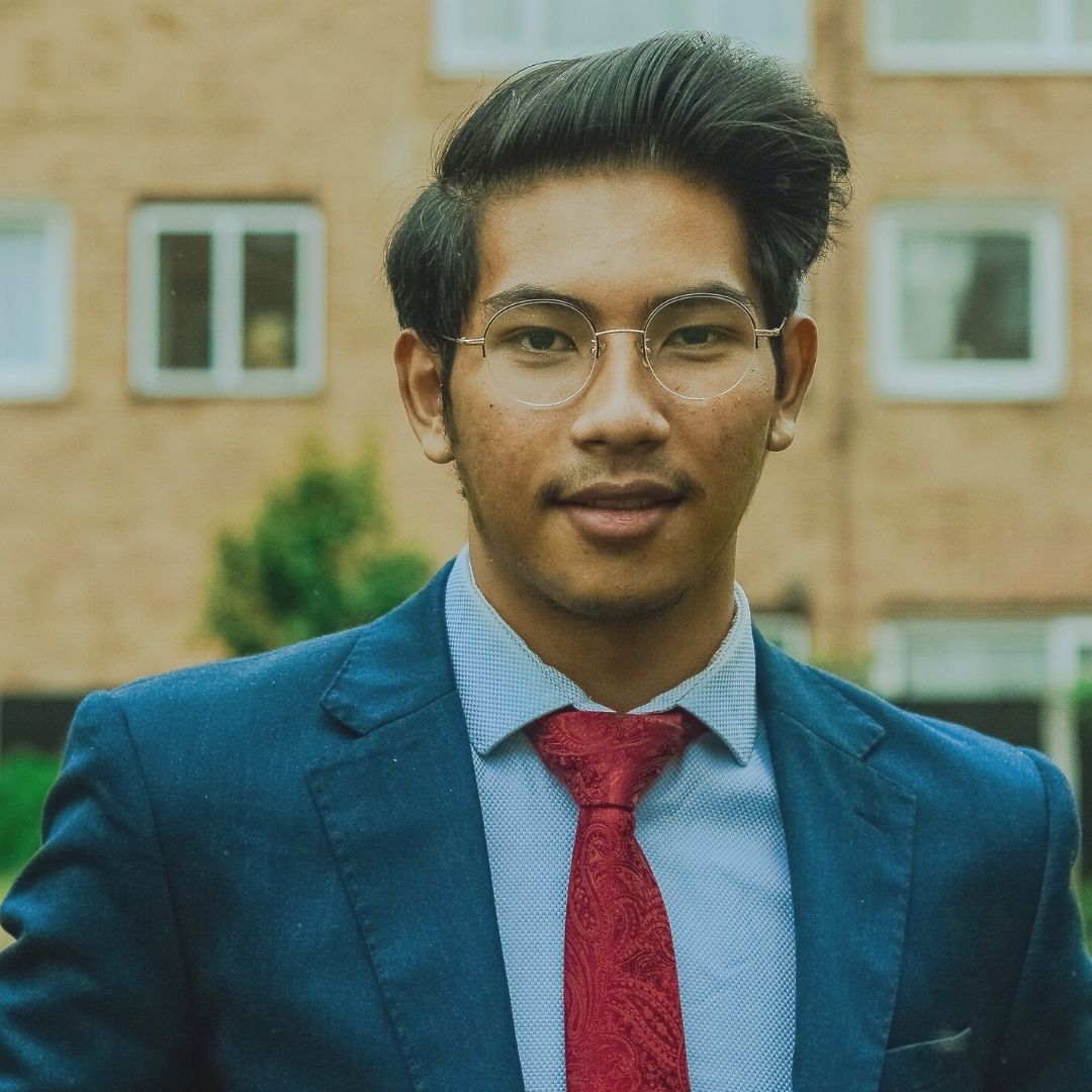 Profile Picture of Male Student in Suit