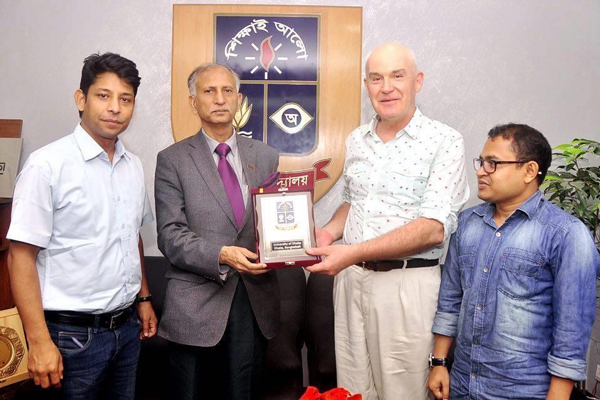 Ali Campbell With Sudip Chakroborthy, the VC and Shahaman Moisin; Dhaka University