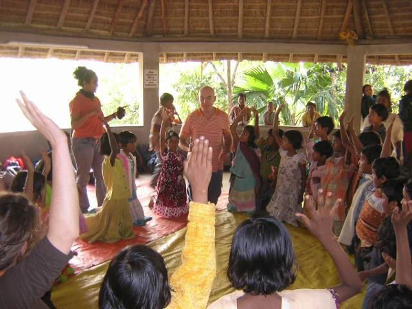 SED Ali Campbell working with local children; Digambarpur; West Bengal