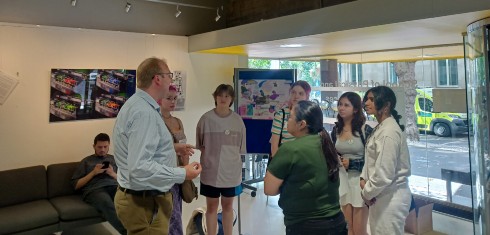 Seth Zenz talking to students at the Girls into Physics summer school 2022