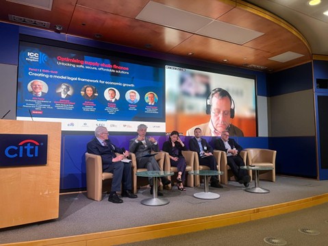 Participants of panel 1 on stage at the conference.