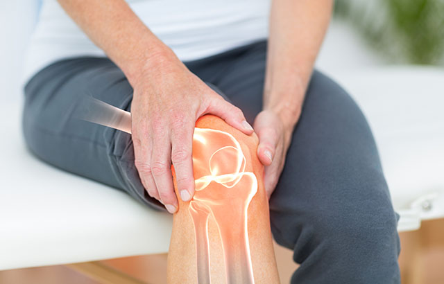 Image of man suffering with knee pain